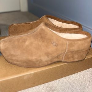 UGG Cottage Clogs Chestnut 8 in box!